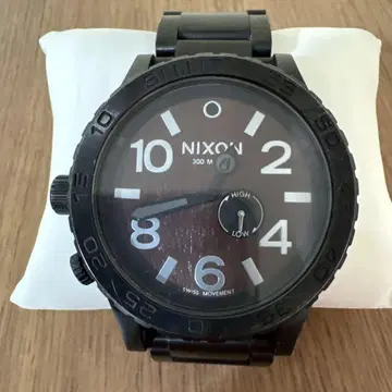 NIXON 300M 방수 아날로그 시계