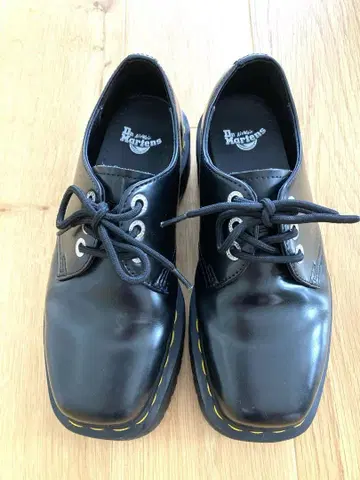 Dr. Martens 블랙 통굽 로퍼