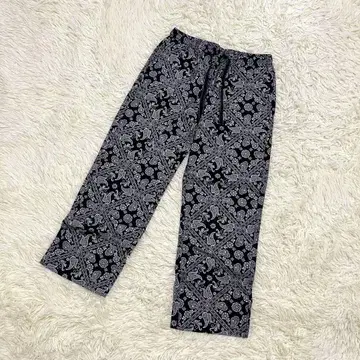 UNIQLO 페이즐리 무늬 올 패턴 넉넉한 플란넬 팬츠 캐주얼