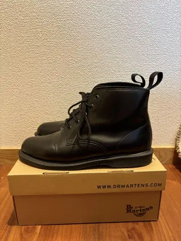 Dr. Martens 블랙 부츠