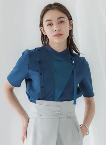 UNITED TOKYO 유나이티드 토쿄 2way 프론트 컬러 블라우스
