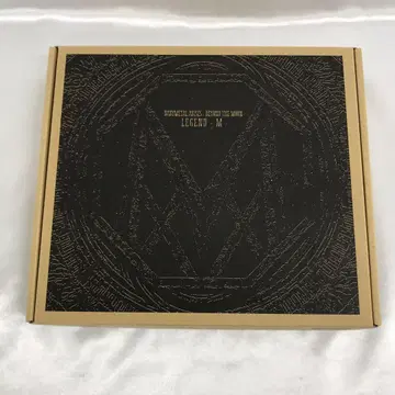 BABYMETAL ARISES BEYOND THE MOON LEGENDM