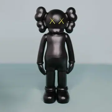 KAWS 블랙 캐릭터형 피규어 X 마크 눈
