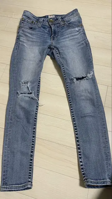 로데오 크라운 스키니 데님 라이트 블루 데미지 가공