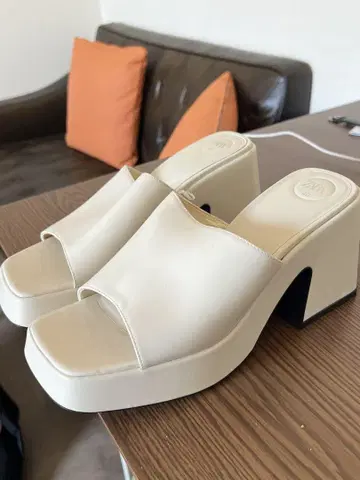 ZARA 샌들 통굽 청키 힐 베이지