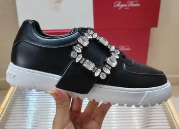 새상품급 ROGER VIVIER 스니커즈 23.5cm