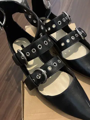 ZARA BASIC 플랫슈즈 24cm