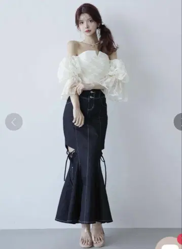 [미사용 새상품] Randy 컷 아웃 머메이드 데님 스커트