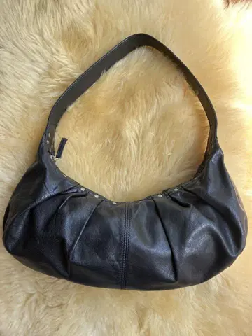 TOMMY HILFIGER 블랙 가죽 숄더백