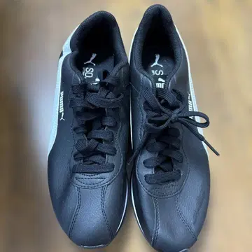 PUMA 블랙 스니커즈