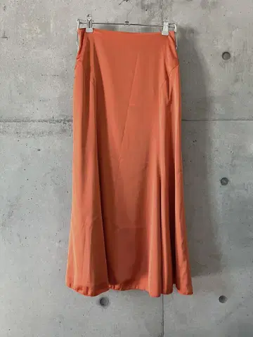릴리 브라운 새틴 머메이드 스커트 오렌지 택 포함