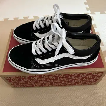 VANS 블랙/화이트 스니커즈