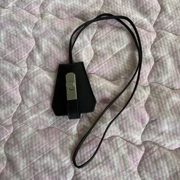 M.U.L. 가죽 참 목걸이