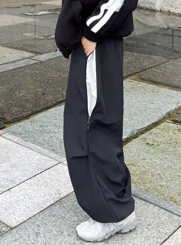 지퍼 사이드 포켓 와이드 팬츠 블랙