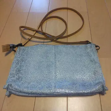 ikot 크랙 숄더 파우치