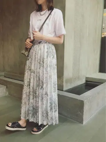 클라네 PEONY FLOWER PLEATS SKIRT 플리츠 스커트