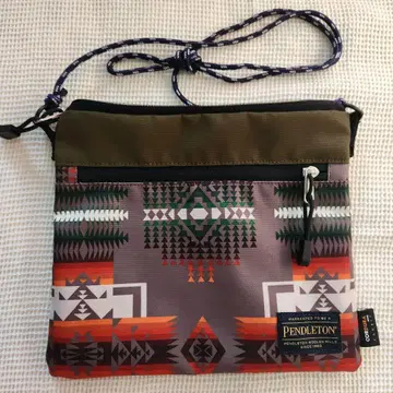 Pendleton 기하학 무늬 숄더 사코슈