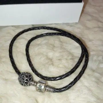 PANDORA 블랙 가죽 팔찌
