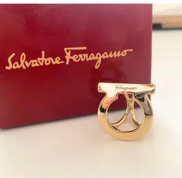 [새상품급] Ferragamo 살바토레 페라가모 스카프링 박스 포함
