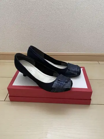 REGAL 네이비 리본 포함 오픈토 펌프스