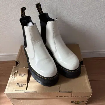 닥터마틴 첼시 부츠 2976 QUAD 화이트 24cm