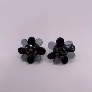 284 ANNA SUI 안나수이 귀걸이 꽃 플라워 블랙 비즈