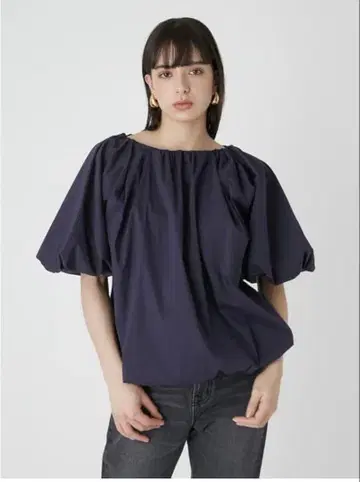 미라 오웬 블랙 벌룬 슬리브 상의 반팔