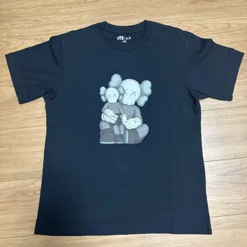 S 사이즈 Kaws 티셔츠 블랙