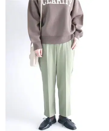 테이퍼드 팬츠 그린 프리