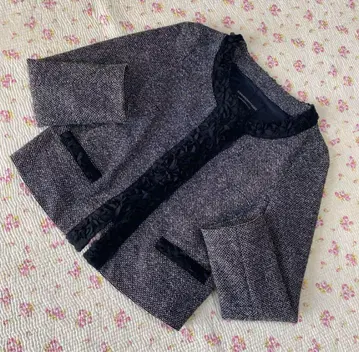 스트로베리 필드 노카라 자켓 그레이 계열 트위드 봄/가을 DMW