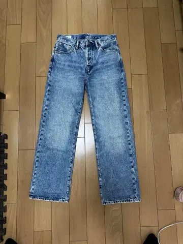 GAP90's loose fit denim