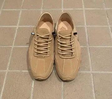 카멜 스니커즈