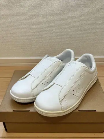 미사용 새상품 슬립온 스니커즈 르꼬끄 스포르티브 화이트 23cm