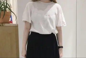 벨리니 홀가먼트 플레어 슬리브 풀오버