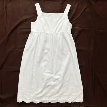 DRESSTERIOR (드레스테리어) 자수 원피스