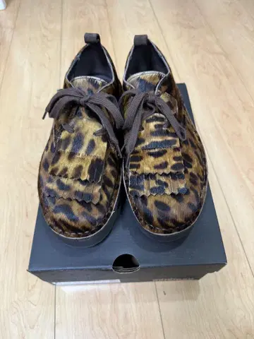 ENGINEERED GARMENTS x Clarks 레오파드 무늬 프린지