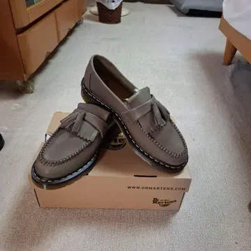 Dr. Martens 프린지 로퍼 그레이