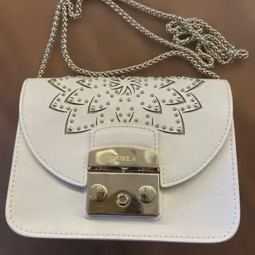 FURLA 메트로폴리스 컷워크 스터드