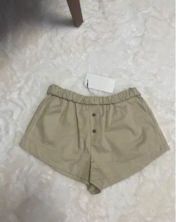 새상품 ZARA 베이지 숏팬츠 버튼