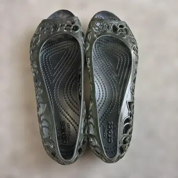 crocs 오픈토 샌들 그레이