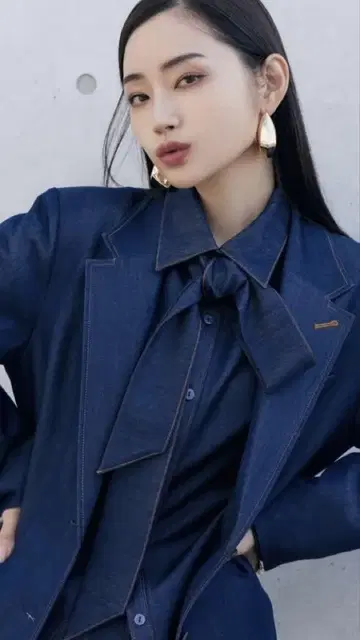 [ 야나기바시 유이 ] 와이드 슬리브 타이넥 셔츠