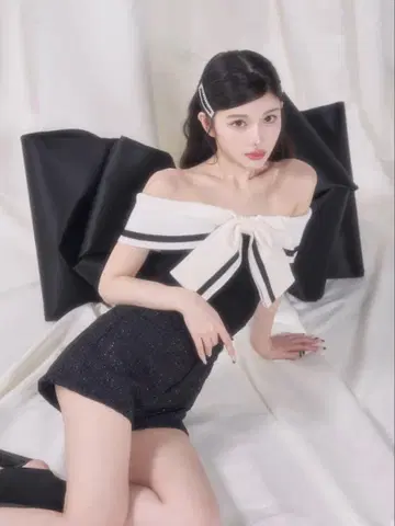 Darich 빅 리본 오프숄 니트탑