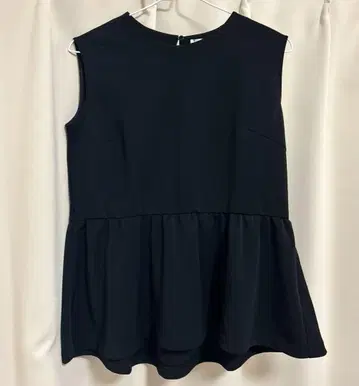 PLST CLASSY 콜라보 슬리브리스 티셔츠 페플럼 블랙