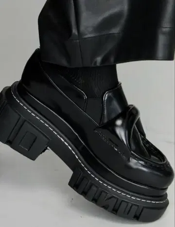 UN3D. 플럼프 로퍼