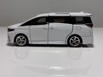 토미카 프리미엄 TOYOTA 40 알파드 (출시 기념 사양)