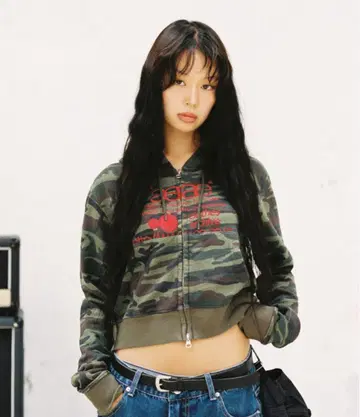 aeae hood zip up