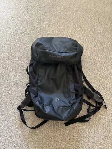 MAMMUT 블랙 백팩