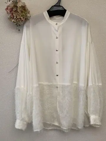 palmRICHE 화이트 훌랄라 밑단 셔츠