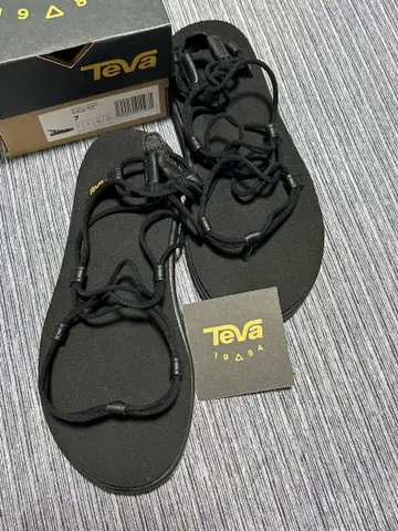 미사용 새상품 Teva 스포츠 샌들 블랙 7(24cm) 가격표 부착