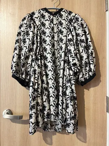 CLANE 클라네 FLOWER LACE ARCH LINE BLOUSE